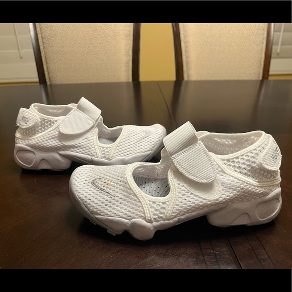New Nike Air Rift Triple White Sandals Shoes Size US 6.5 W / 5Y - Picture 10 of 12